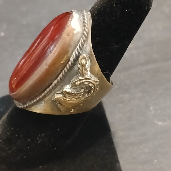Vintage Red and Gold Tiebten Ring - Picture 4 of 10